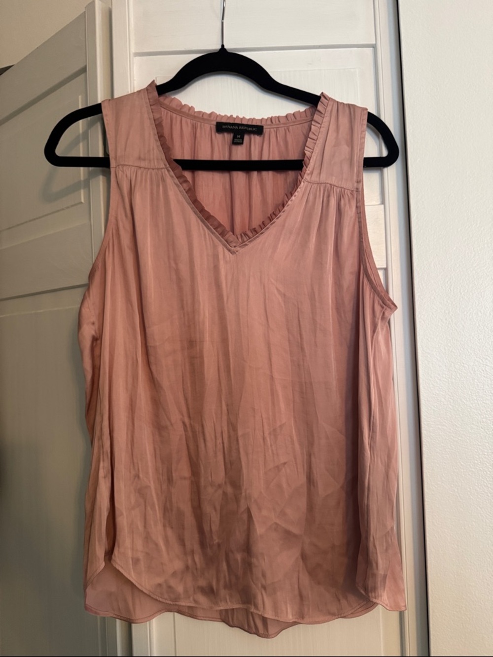 Banana Republic Dusty Rose V-Neck Ruffle Trim Sleeveless Top
